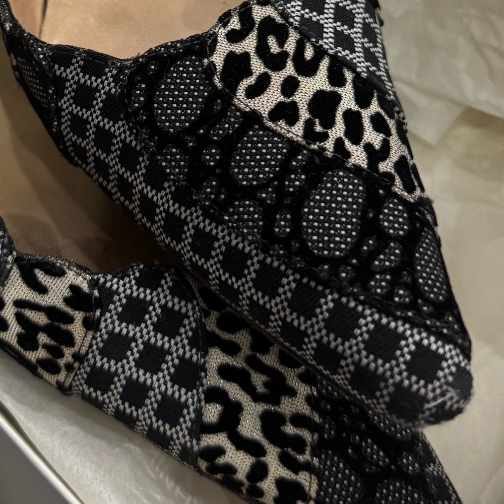Manolo Blahnik kitten heels size 7,5